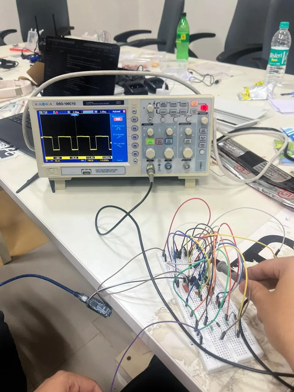 Gate driver output of the ESC on an oscilloscope
